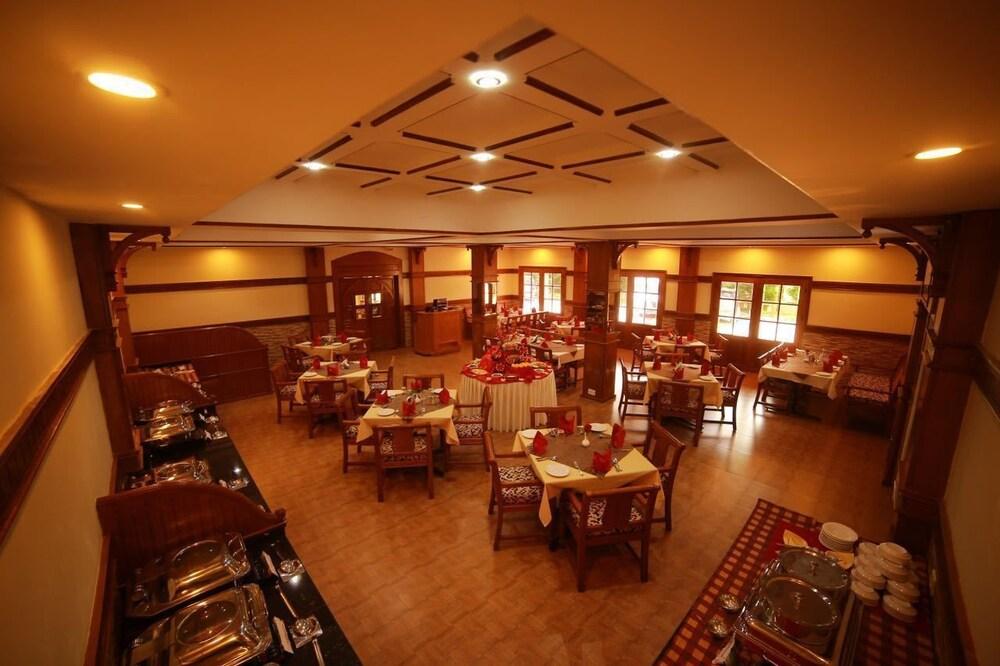 Quality Airport Hotels Nedumbassery Exterior photo