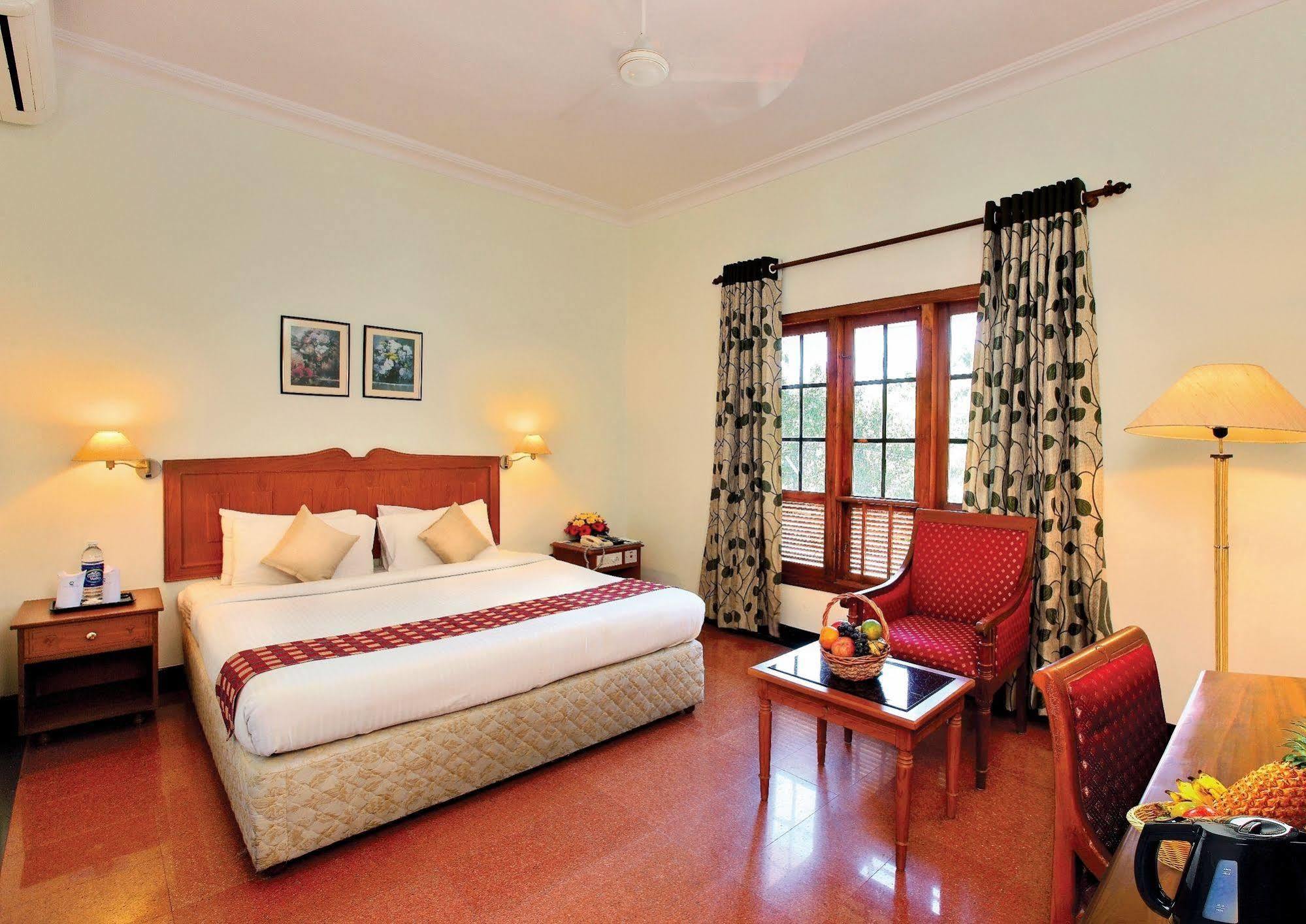 Quality Airport Hotels Nedumbassery Exterior photo