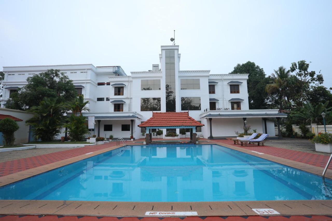 Quality Airport Hotels Nedumbassery Exterior photo