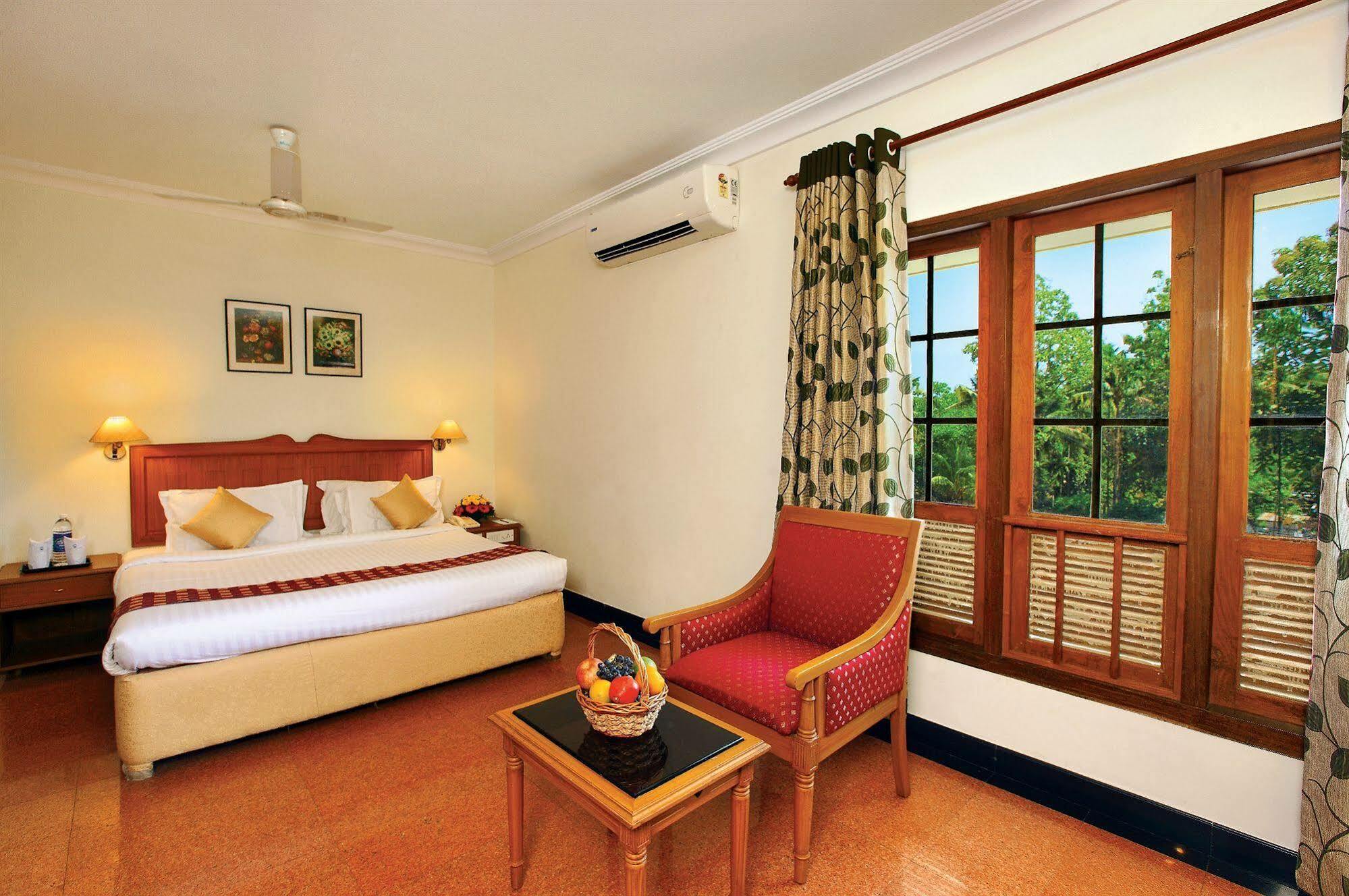 Quality Airport Hotels Nedumbassery Exterior photo